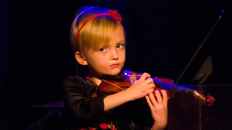 Girl playing the Violin